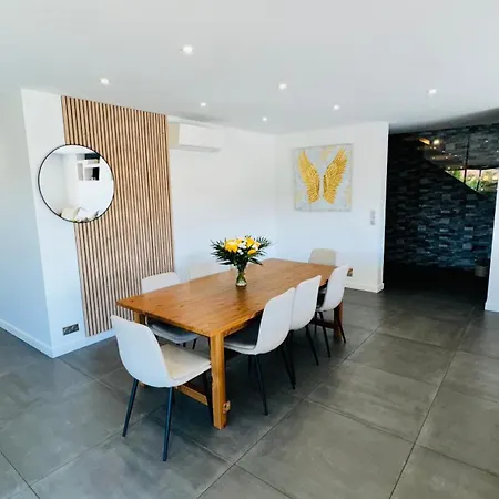 Contemporaine Avec Piscine *
