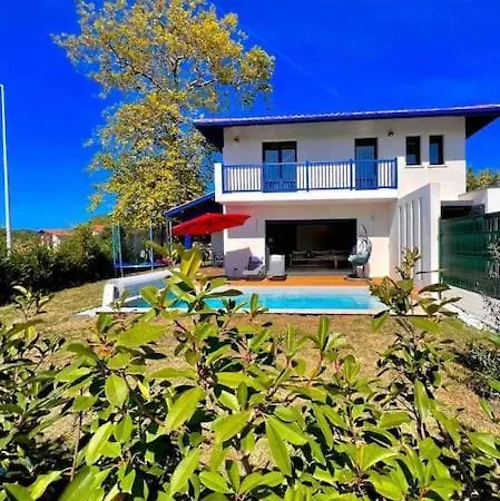 Villa Contemporaine Avec Piscine