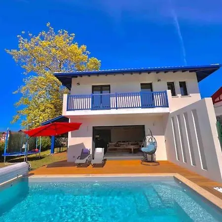 Contemporaine Avec Piscine Villa *