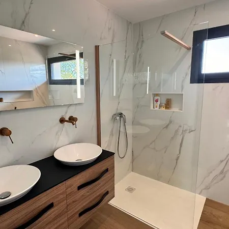 Contemporaine Avec Piscine *